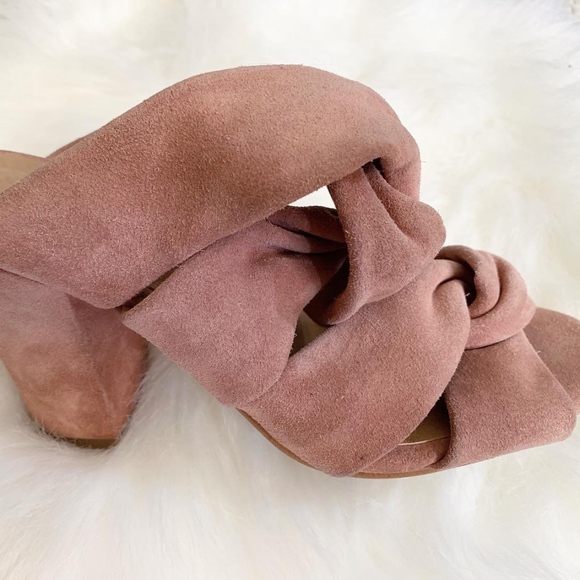 NWT Lucky Brand Marcile Suede Pink Chunky Heels - Picture 1 of 3